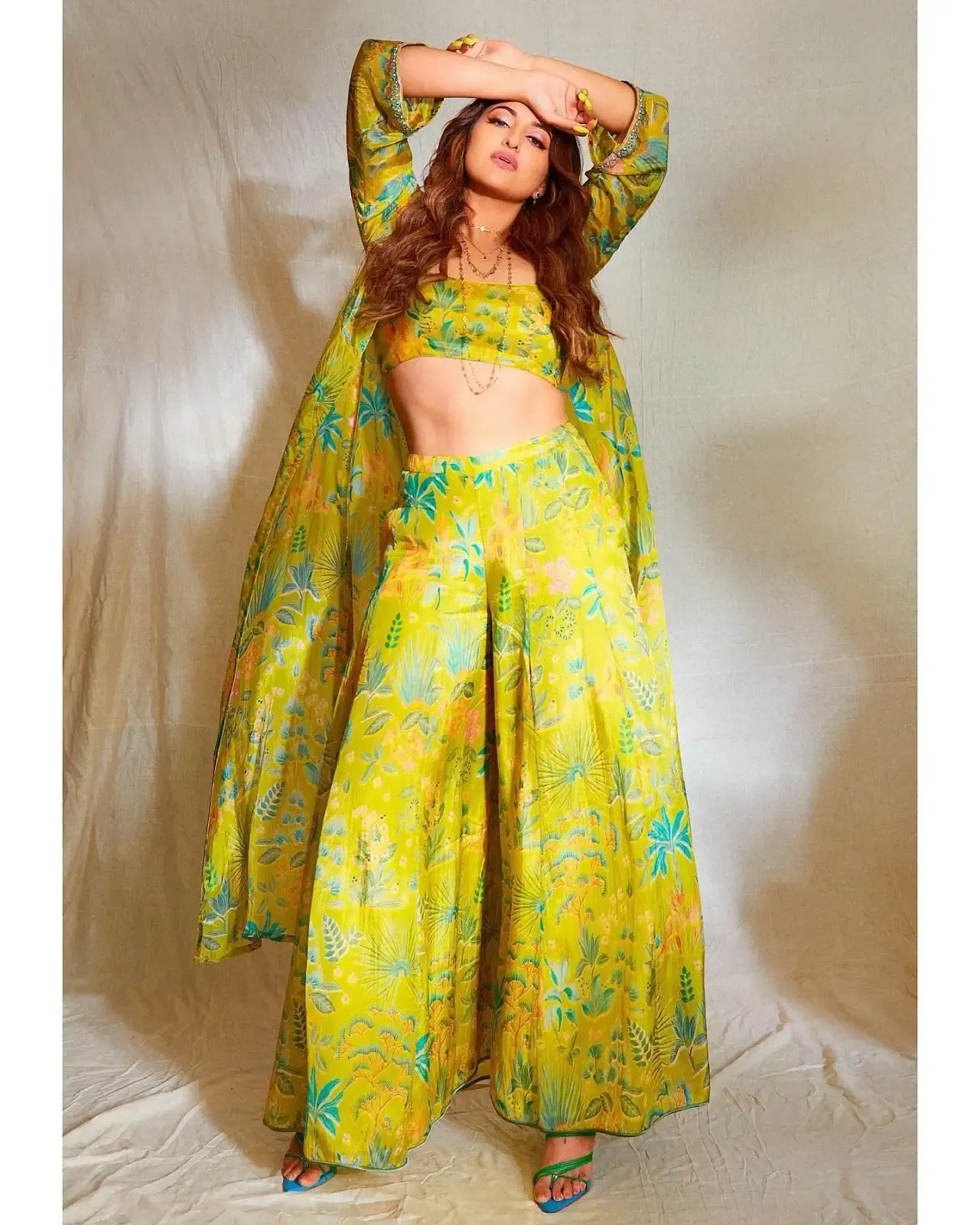 BOLLYWOOD ACTRESS SONAKSHI SINHA IN GREEN LEHENGA CHOLI 2